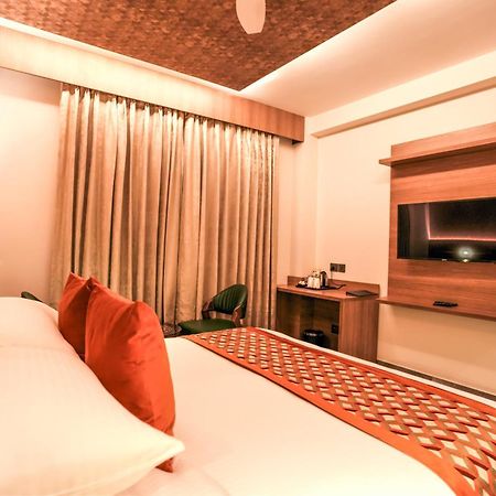 גרייטר נוידה Rj Hotel - Managed By Atithi House מראה חיצוני תמונה