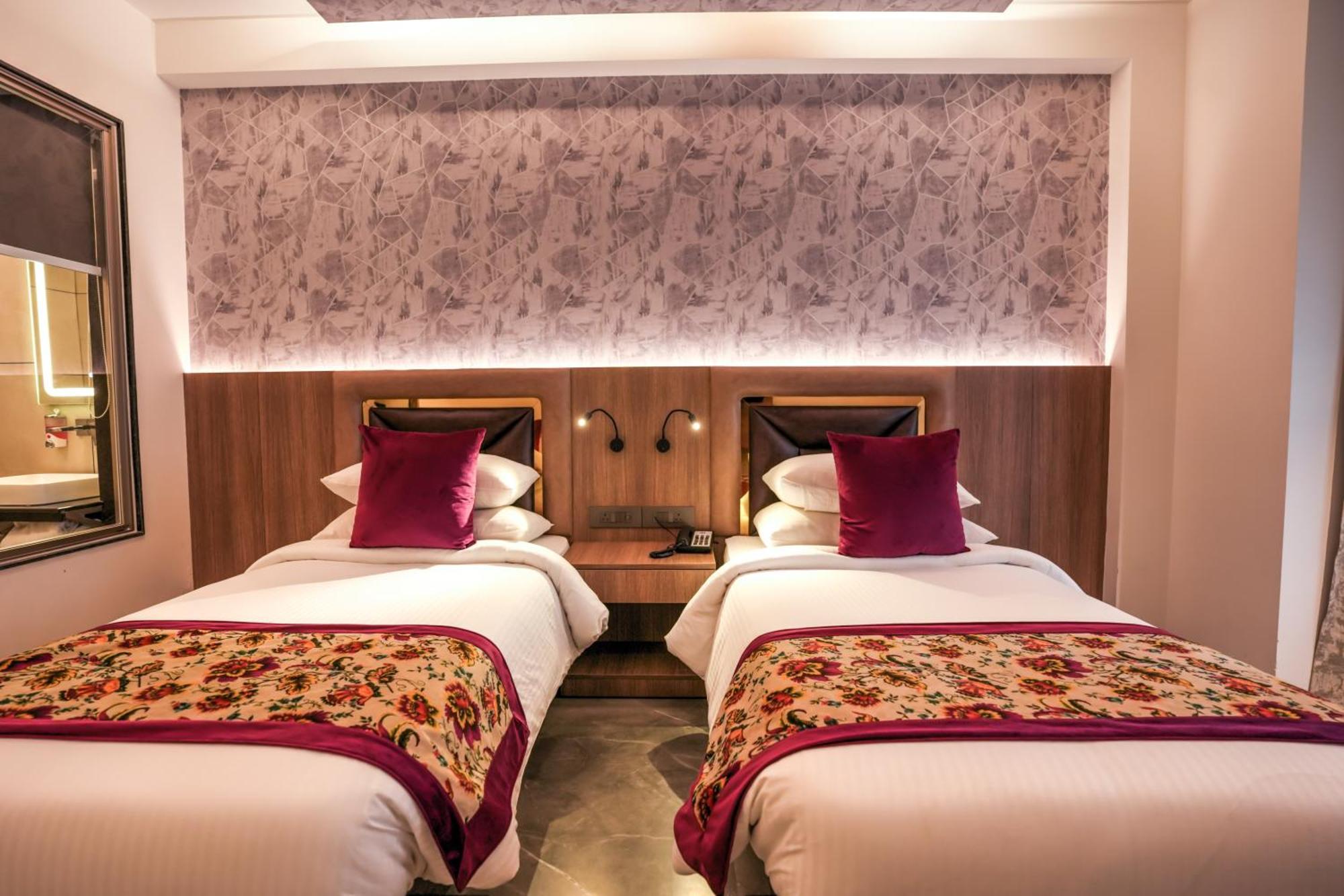 גרייטר נוידה Rj Hotel - Managed By Atithi House מראה חיצוני תמונה
