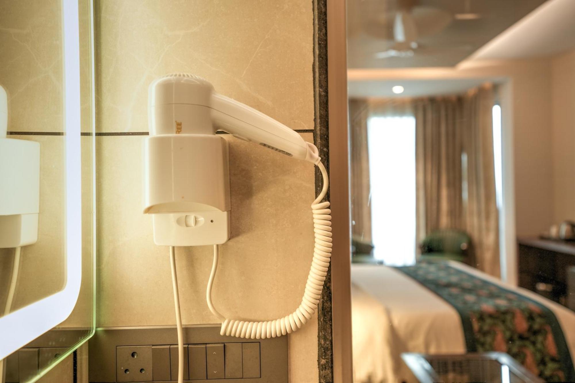 גרייטר נוידה Rj Hotel - Managed By Atithi House מראה חיצוני תמונה