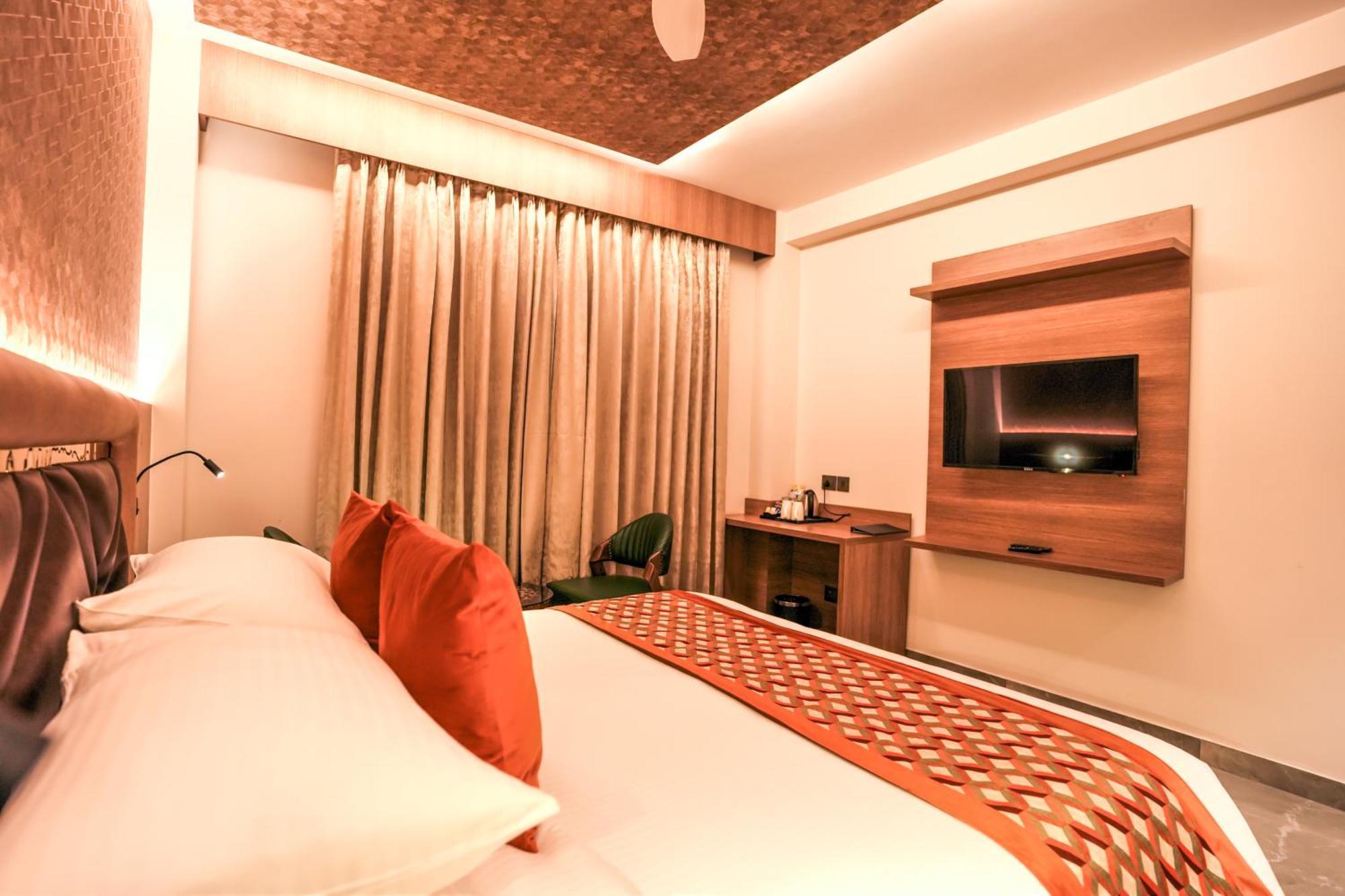 גרייטר נוידה Rj Hotel - Managed By Atithi House מראה חיצוני תמונה