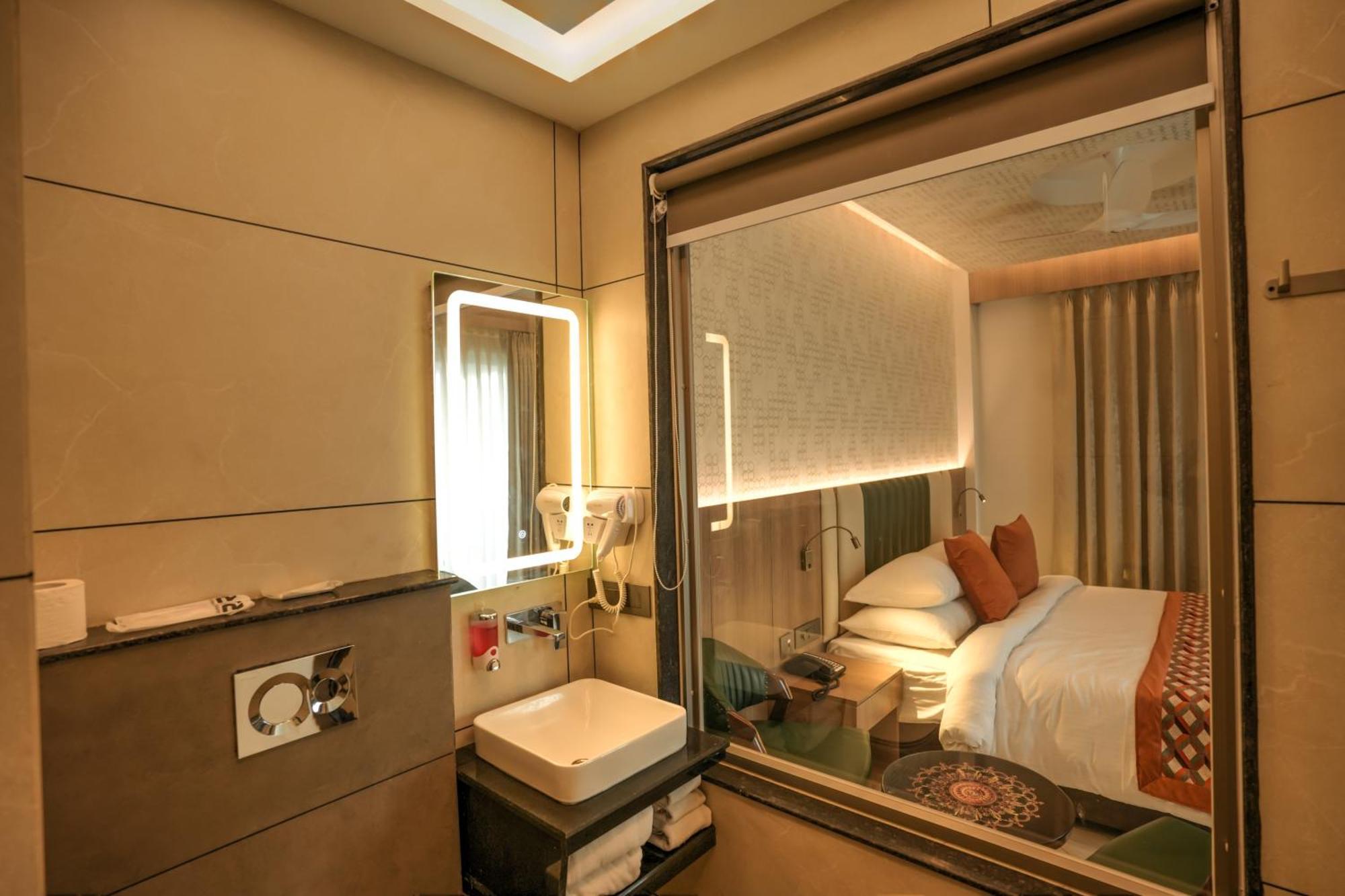 גרייטר נוידה Rj Hotel - Managed By Atithi House מראה חיצוני תמונה