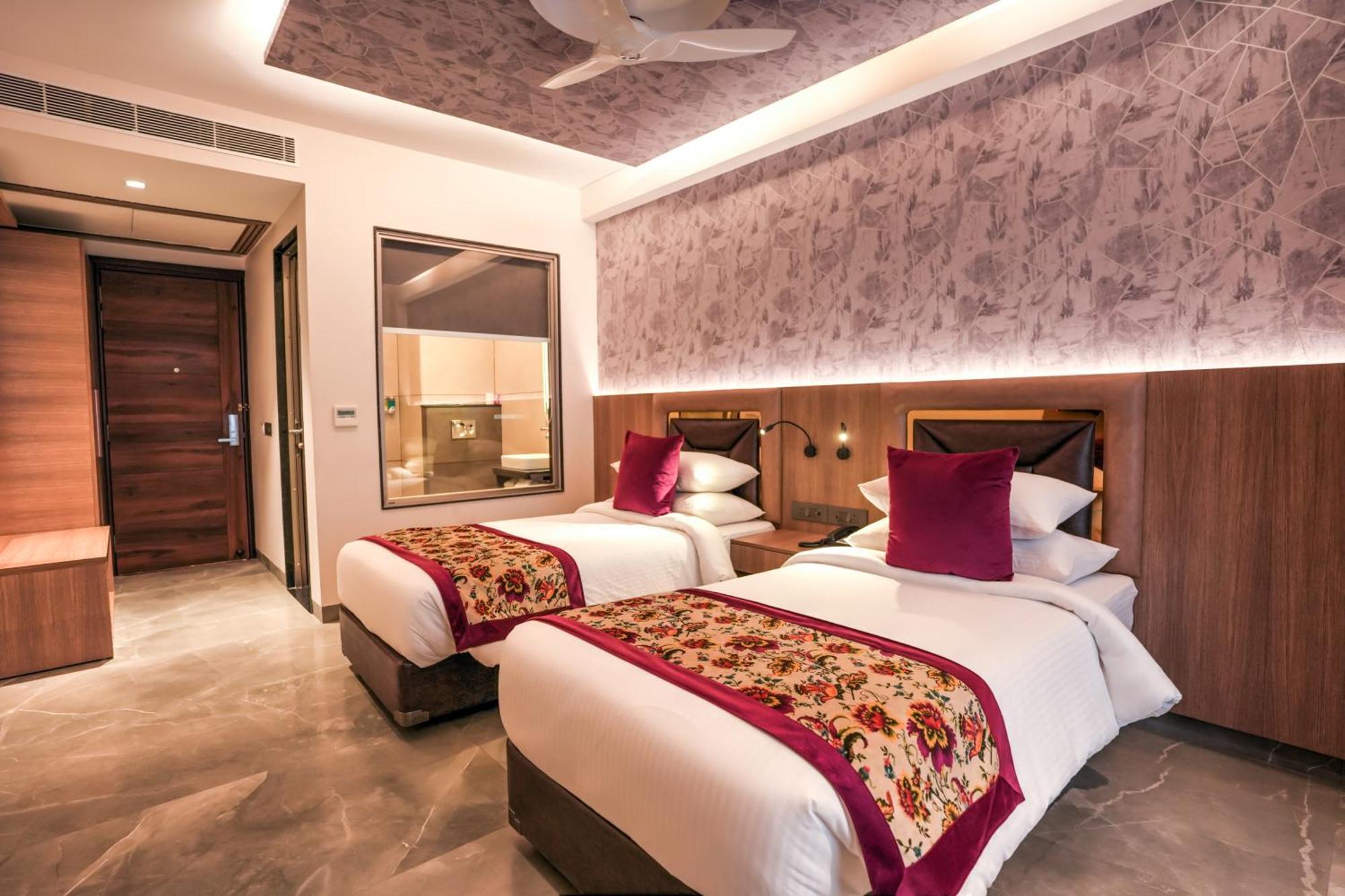 גרייטר נוידה Rj Hotel - Managed By Atithi House מראה חיצוני תמונה