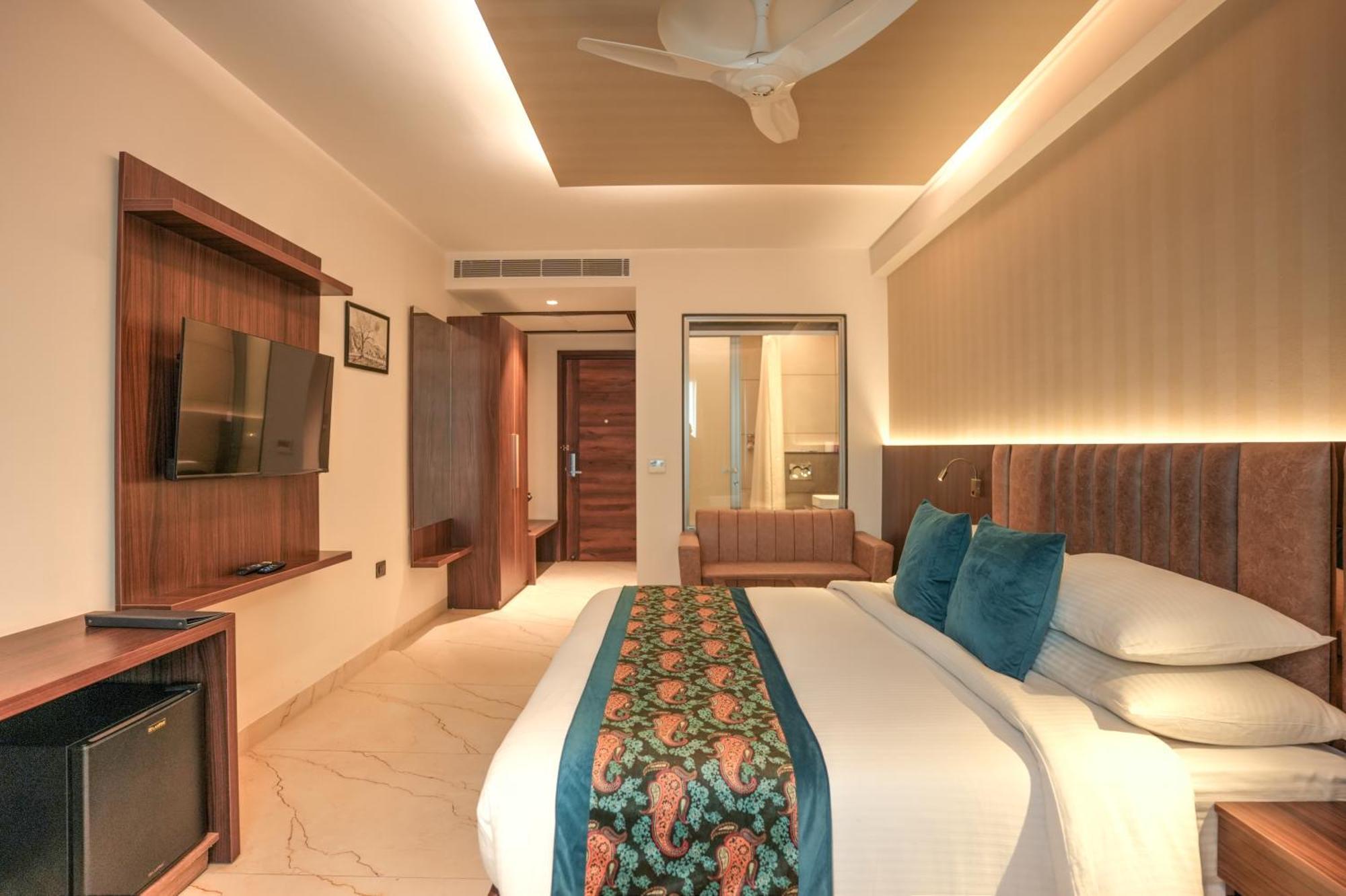 גרייטר נוידה Rj Hotel - Managed By Atithi House מראה חיצוני תמונה