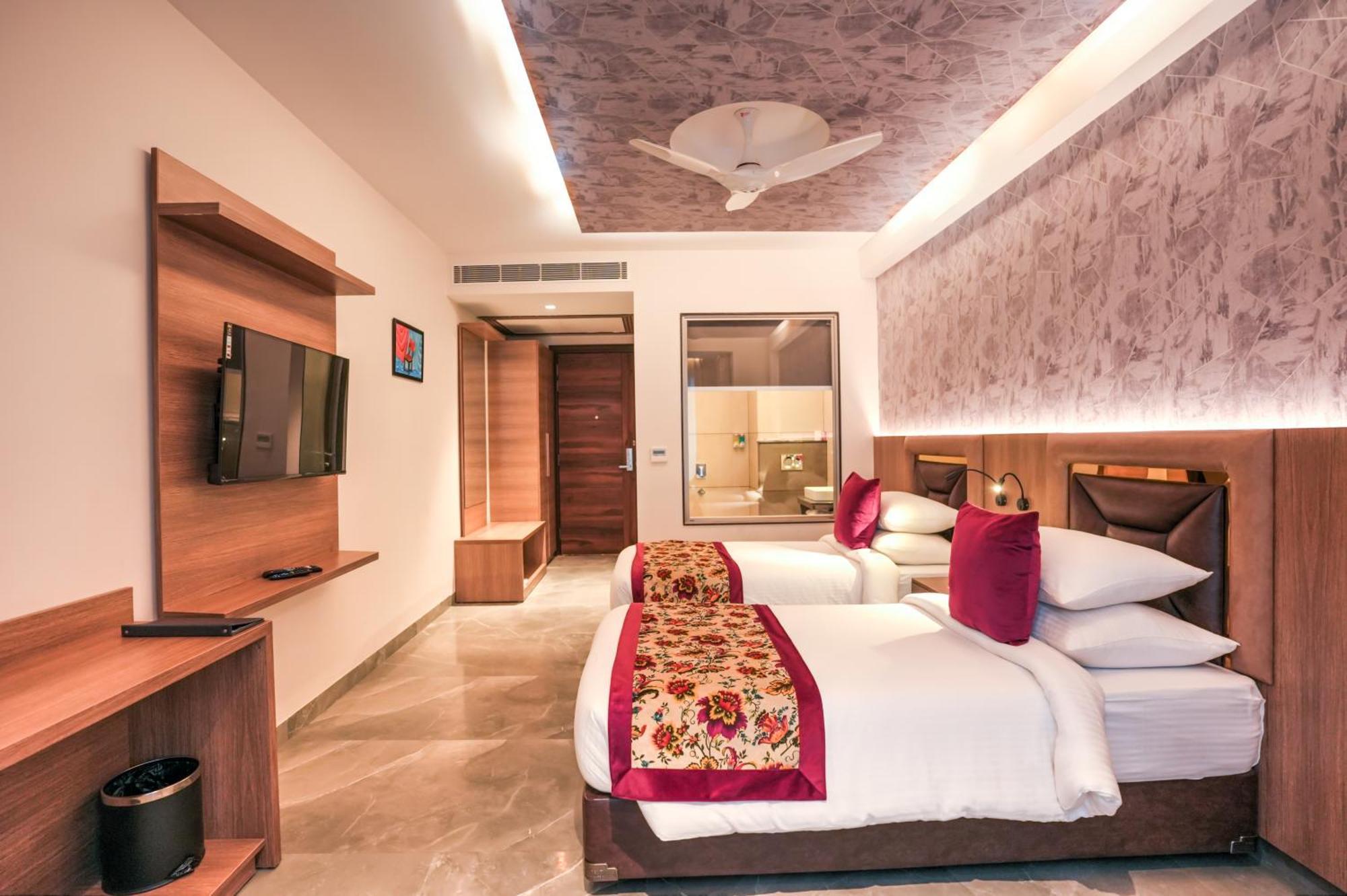 גרייטר נוידה Rj Hotel - Managed By Atithi House מראה חיצוני תמונה