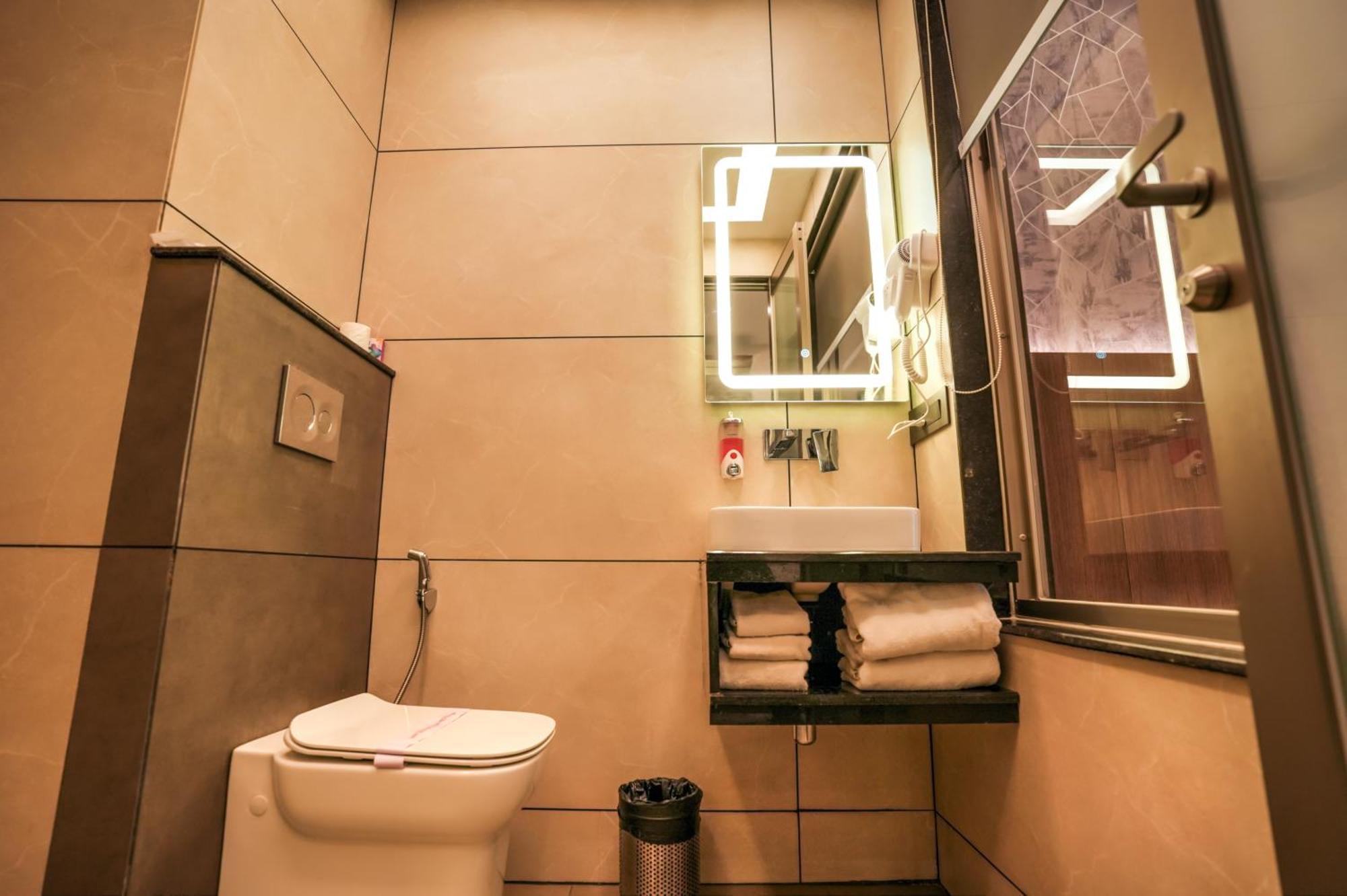 גרייטר נוידה Rj Hotel - Managed By Atithi House מראה חיצוני תמונה