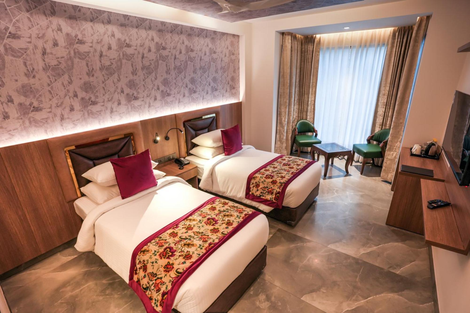 גרייטר נוידה Rj Hotel - Managed By Atithi House מראה חיצוני תמונה