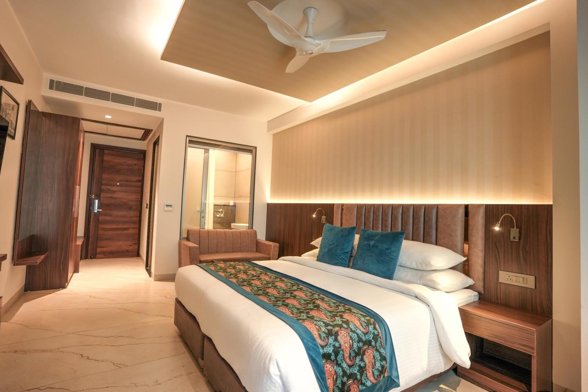 גרייטר נוידה Rj Hotel - Managed By Atithi House מראה חיצוני תמונה