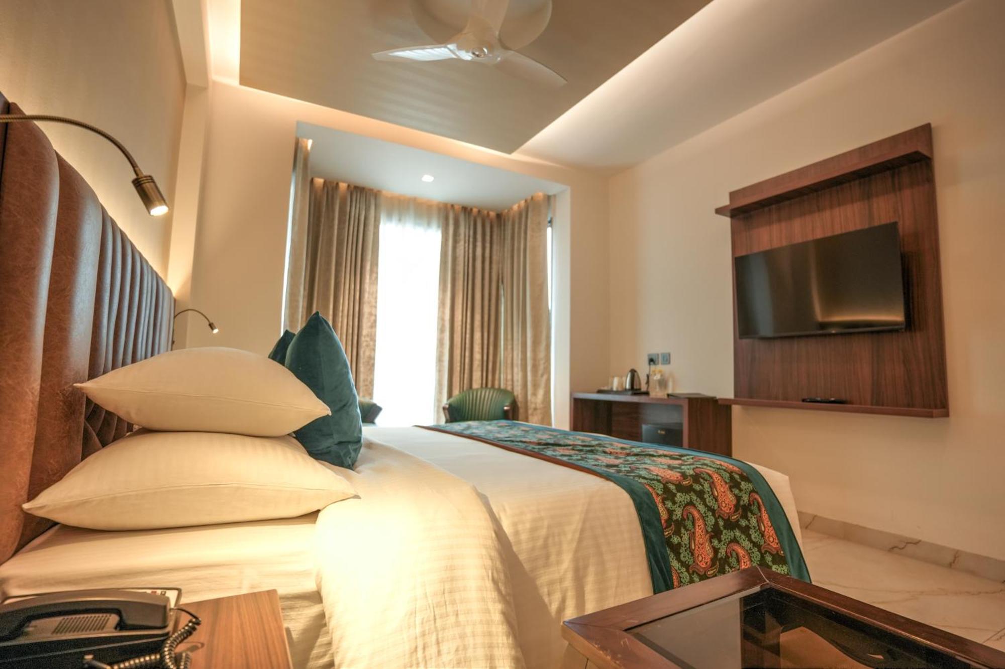 גרייטר נוידה Rj Hotel - Managed By Atithi House מראה חיצוני תמונה