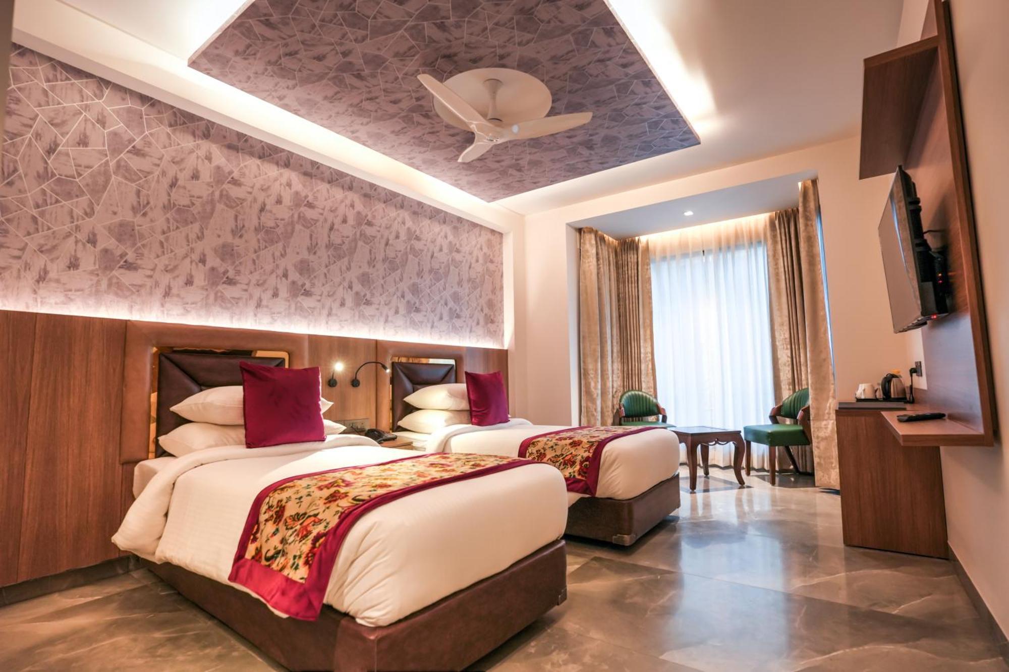 גרייטר נוידה Rj Hotel - Managed By Atithi House מראה חיצוני תמונה