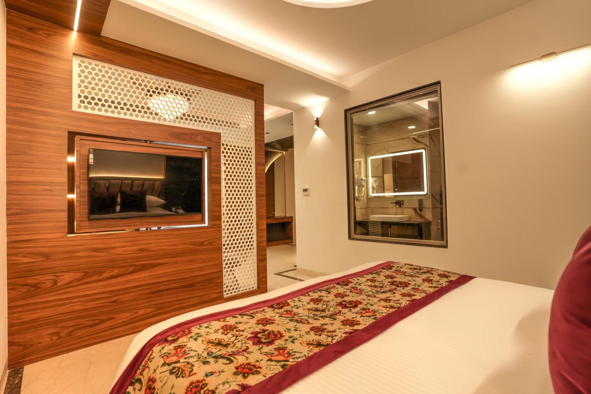גרייטר נוידה Rj Hotel - Managed By Atithi House מראה חיצוני תמונה