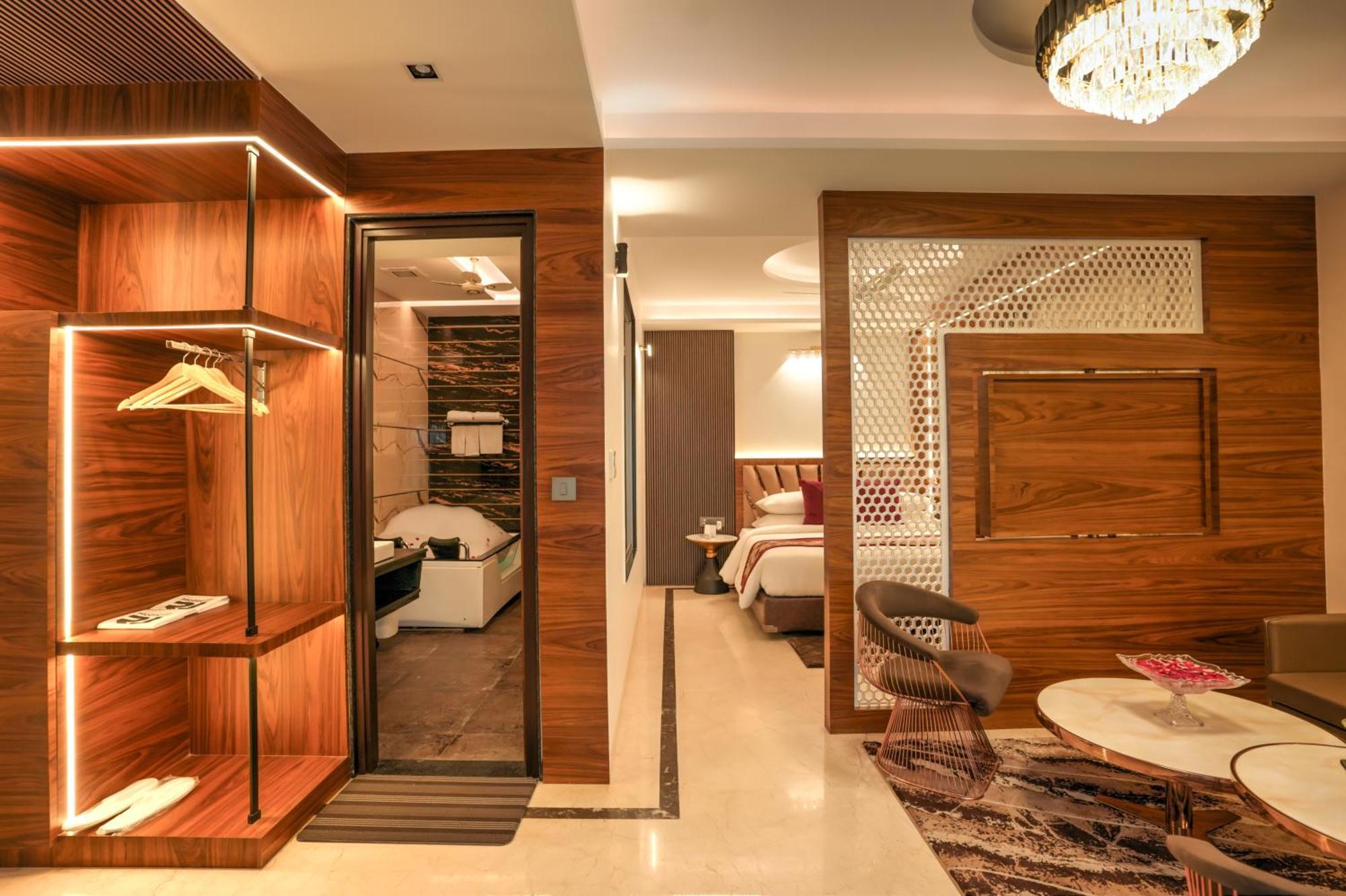 גרייטר נוידה Rj Hotel - Managed By Atithi House מראה חיצוני תמונה