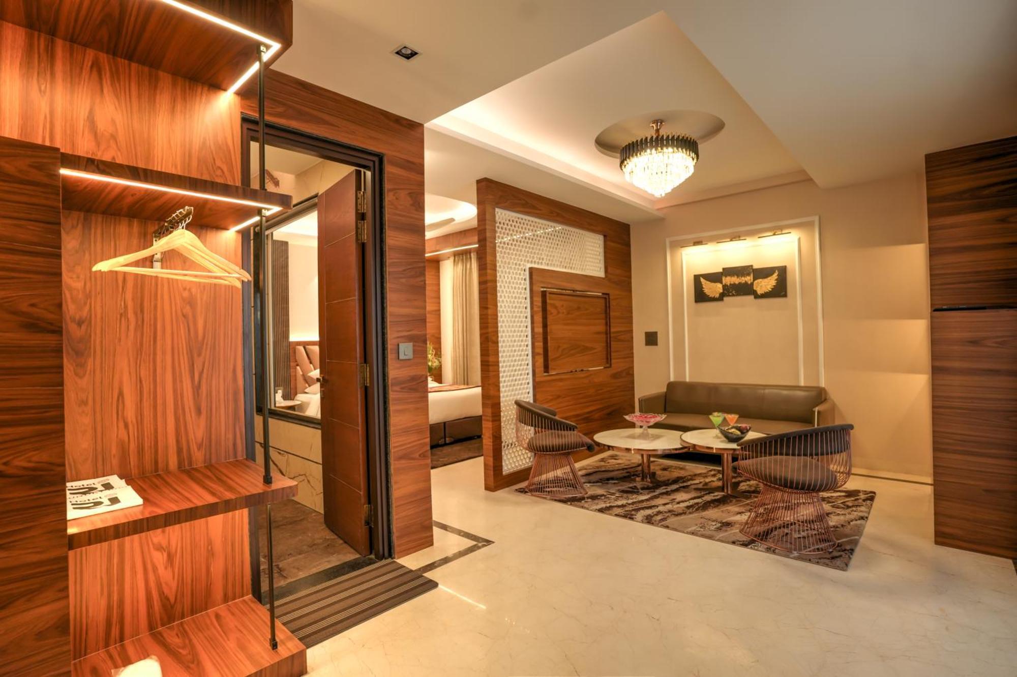 גרייטר נוידה Rj Hotel - Managed By Atithi House מראה חיצוני תמונה