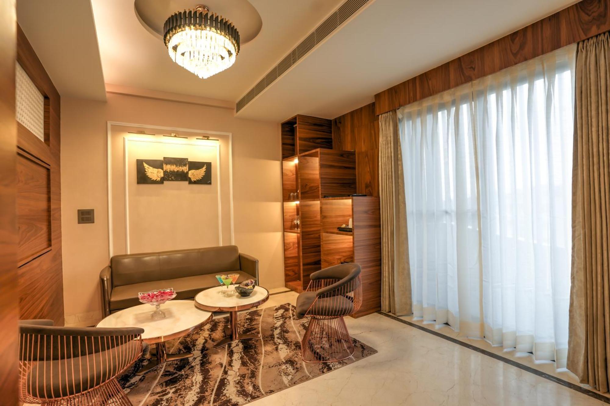 גרייטר נוידה Rj Hotel - Managed By Atithi House מראה חיצוני תמונה