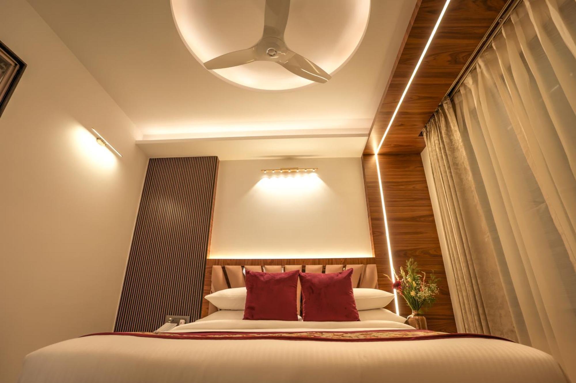 גרייטר נוידה Rj Hotel - Managed By Atithi House מראה חיצוני תמונה