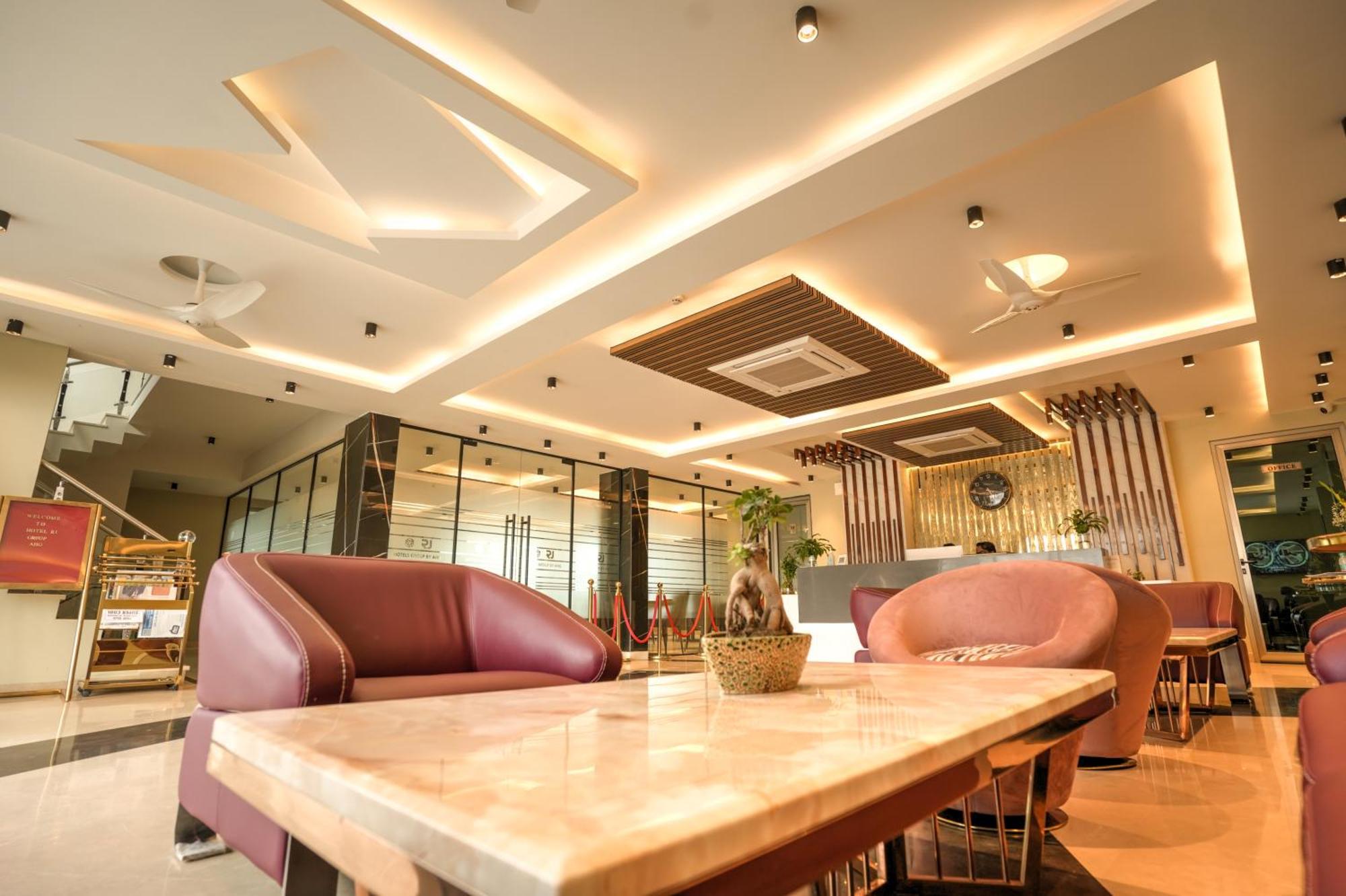 גרייטר נוידה Rj Hotel - Managed By Atithi House מראה חיצוני תמונה