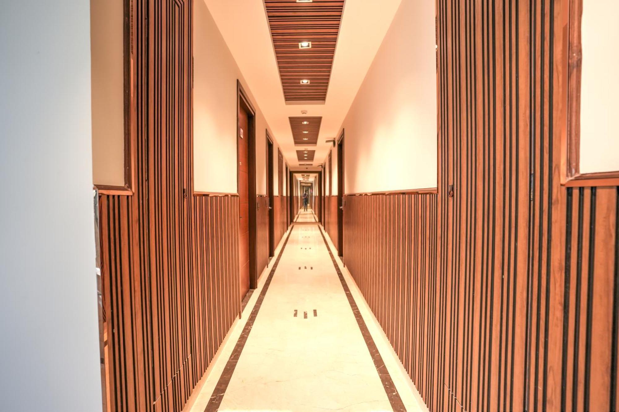 גרייטר נוידה Rj Hotel - Managed By Atithi House מראה חיצוני תמונה